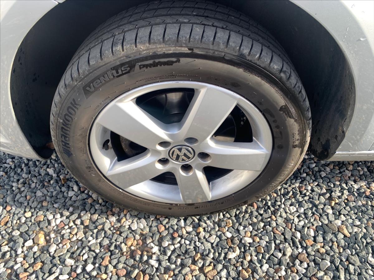 volkswagen-touran-1-6-tdi-comfortline - 4