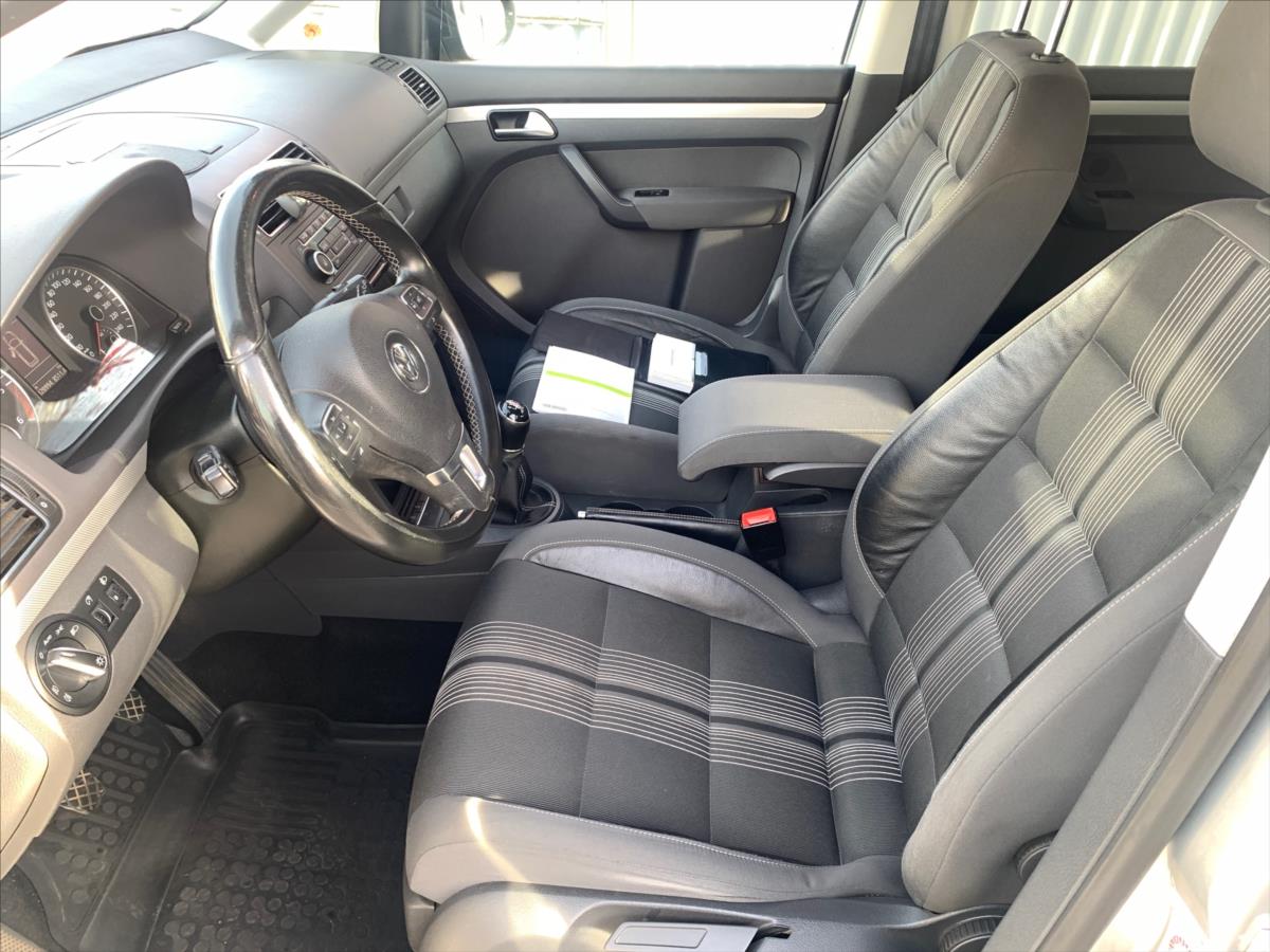 volkswagen-touran-1-6-tdi-comfortline - 9