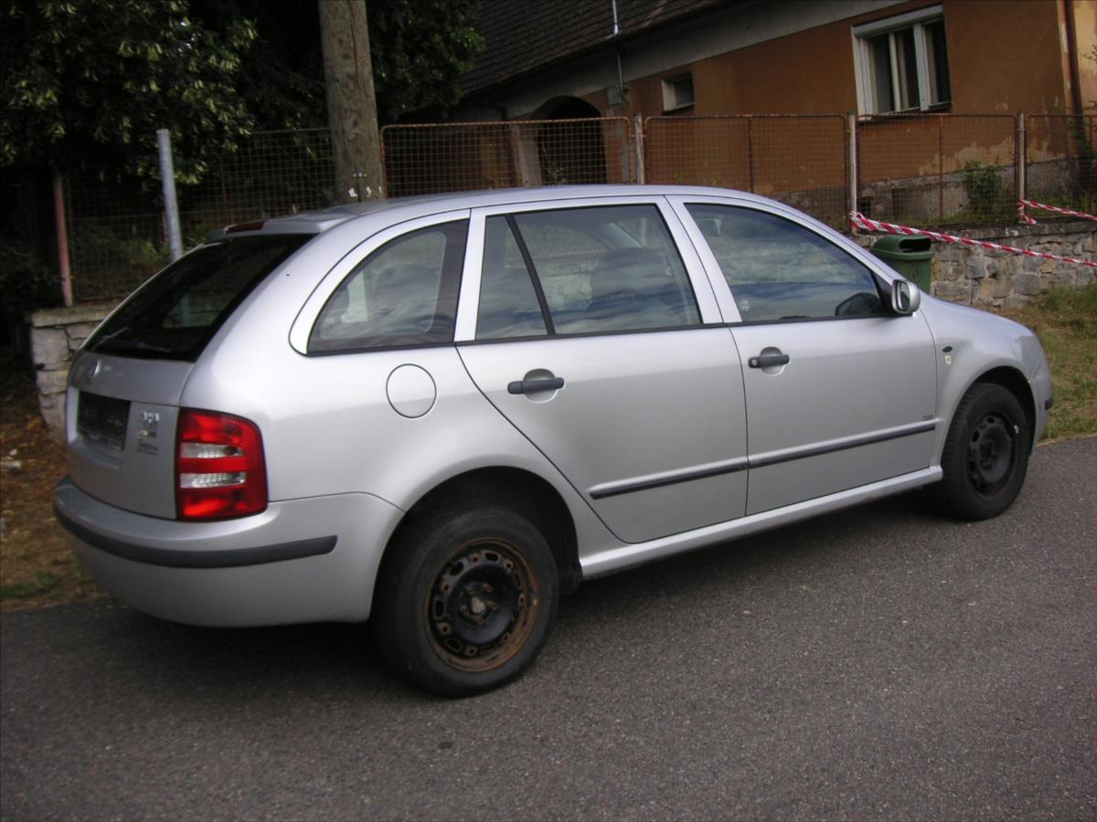 skoda-fabia-1-4-16v-comfort-combi - 5