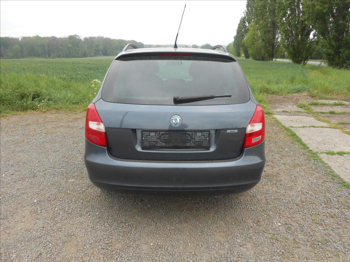 skoda-fabia-1-4-16v-63-kw-sport-combi - 5