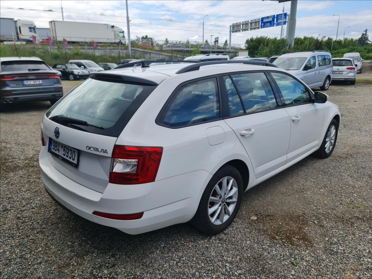 skoda-octavia-1-6-tdi-cr-ambition-combi - 4
