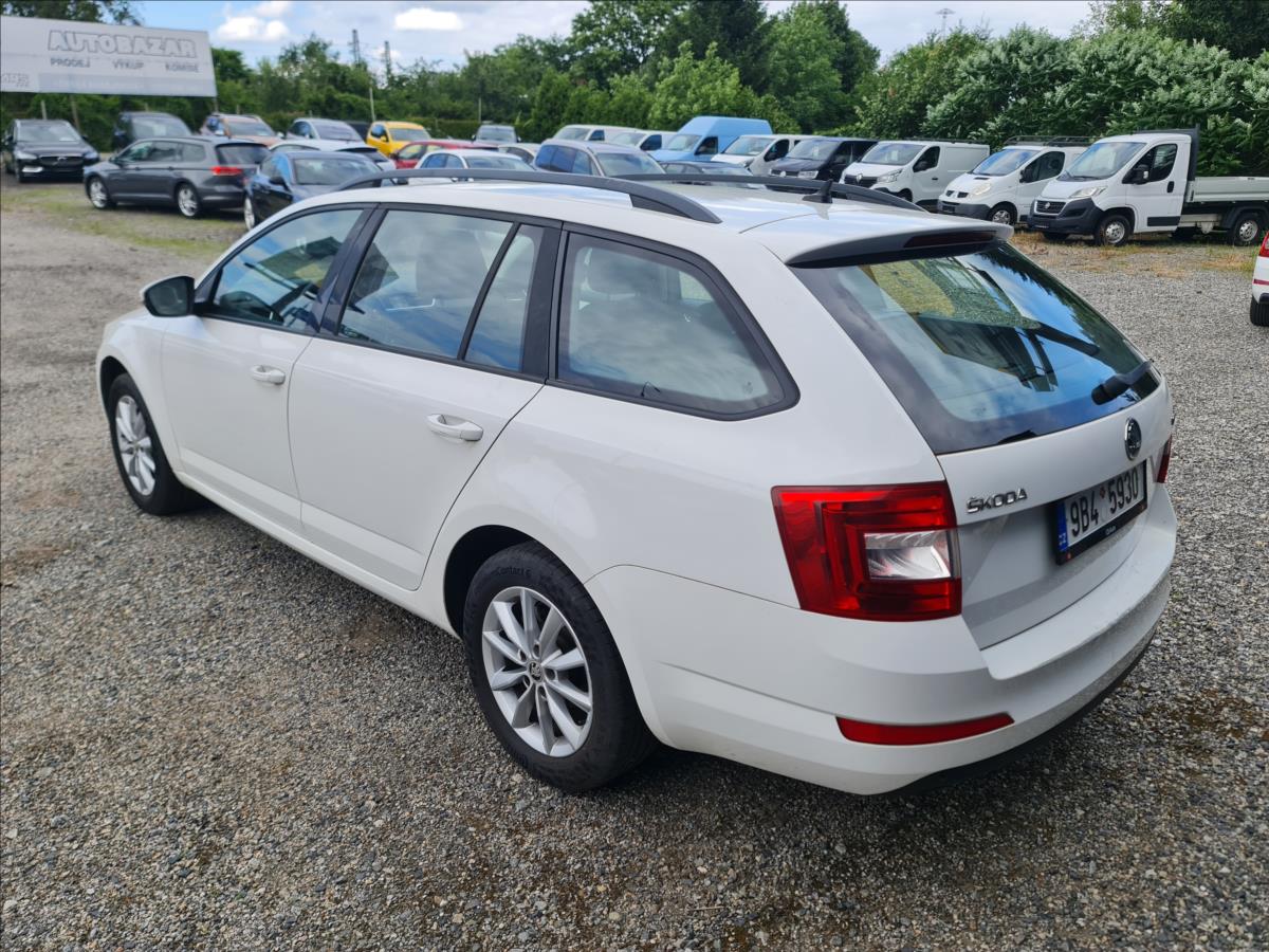 skoda-octavia-1-6-tdi-cr-ambition-combi - 5