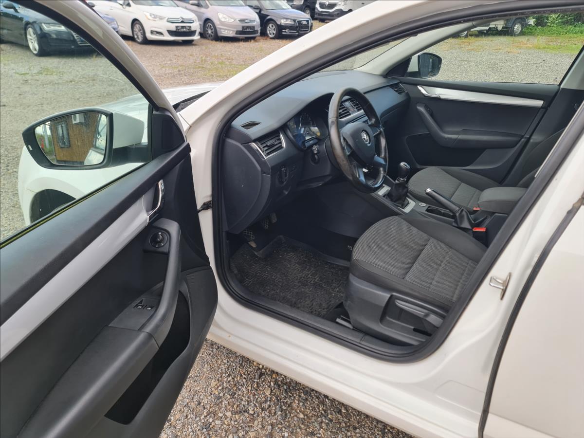 skoda-octavia-1-6-tdi-cr-ambition-combi - 7