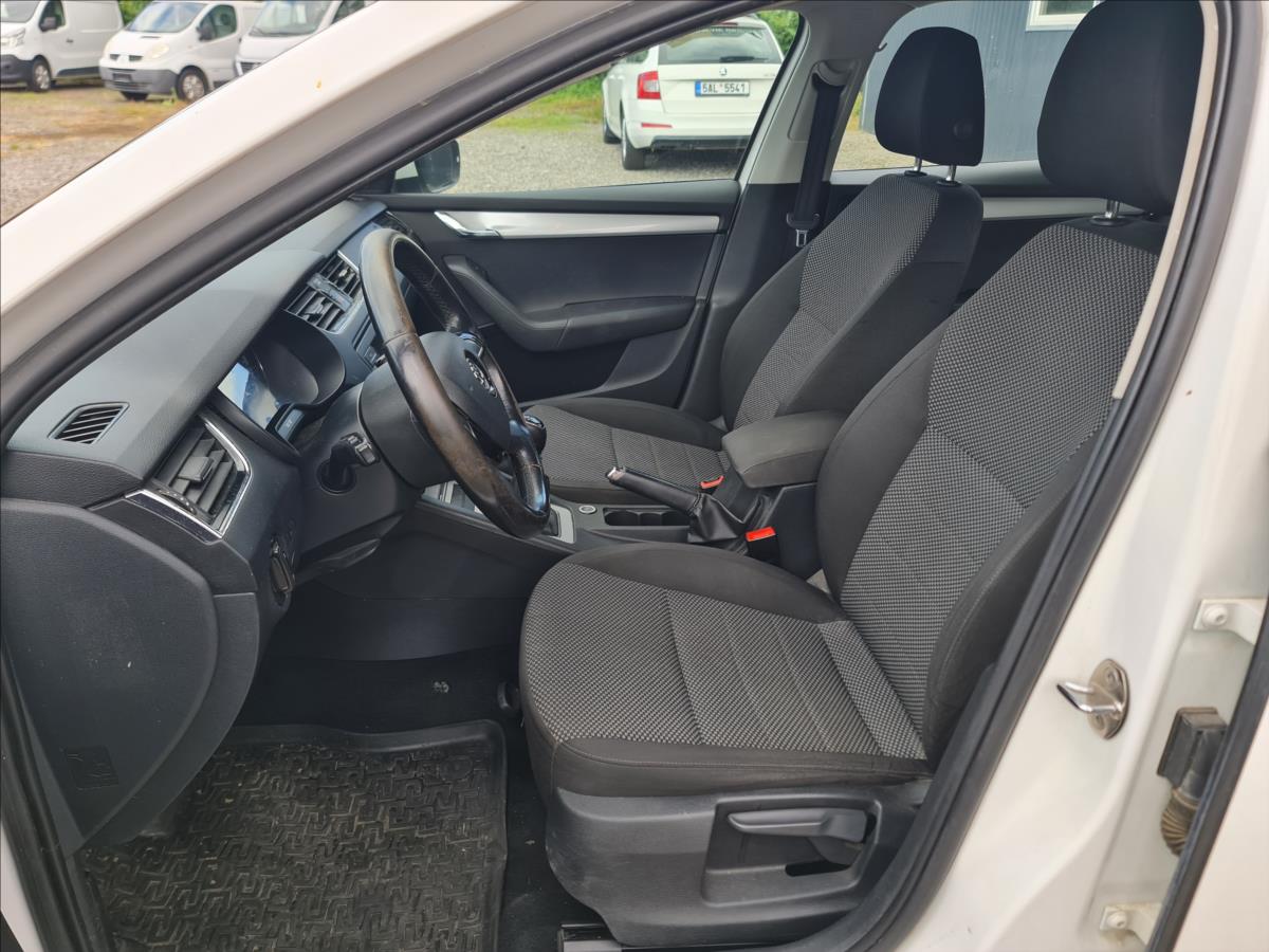 skoda-octavia-1-6-tdi-cr-ambition-combi - 8