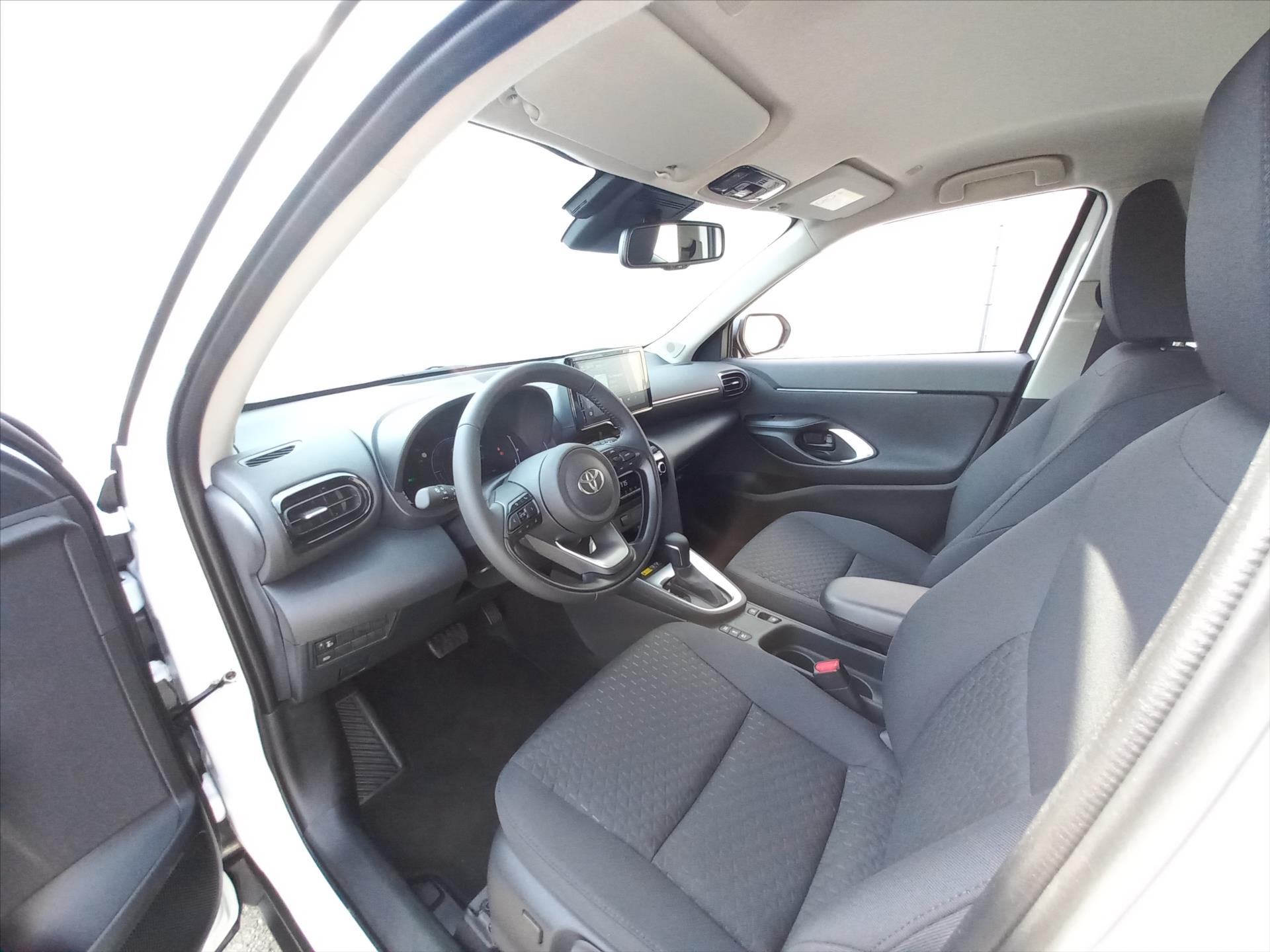 toyota-yaris-cross-1-5-hybrid-e-cvt-116k-comfort - 7