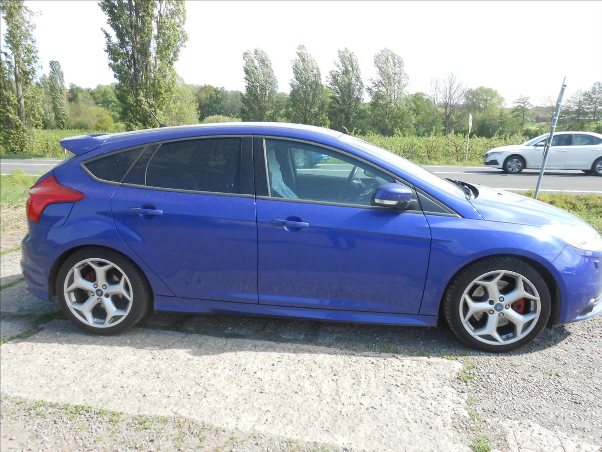 ford-focus-2-0-st-184-kw-serviska - 3