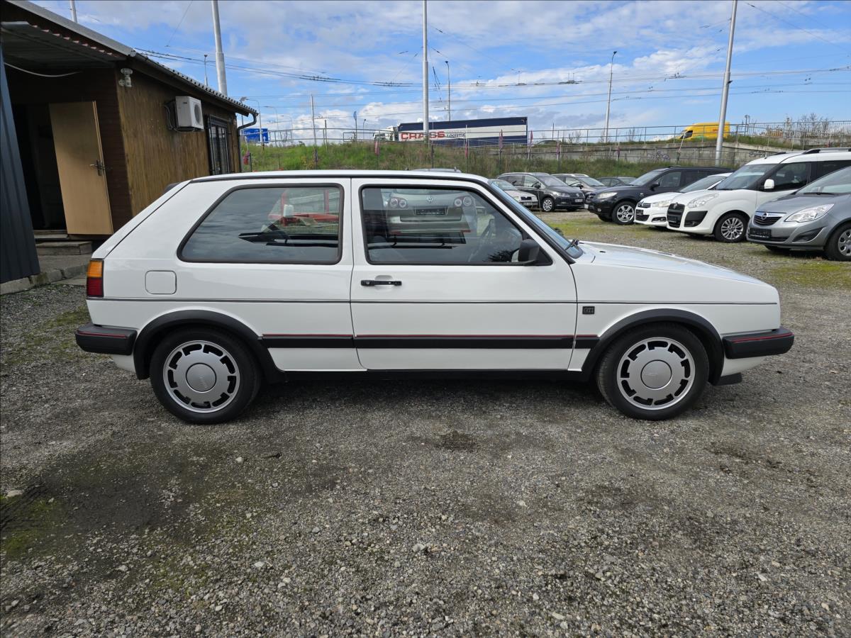 volkswagen-golf-1-8-gti-81kw-top-stav - 3