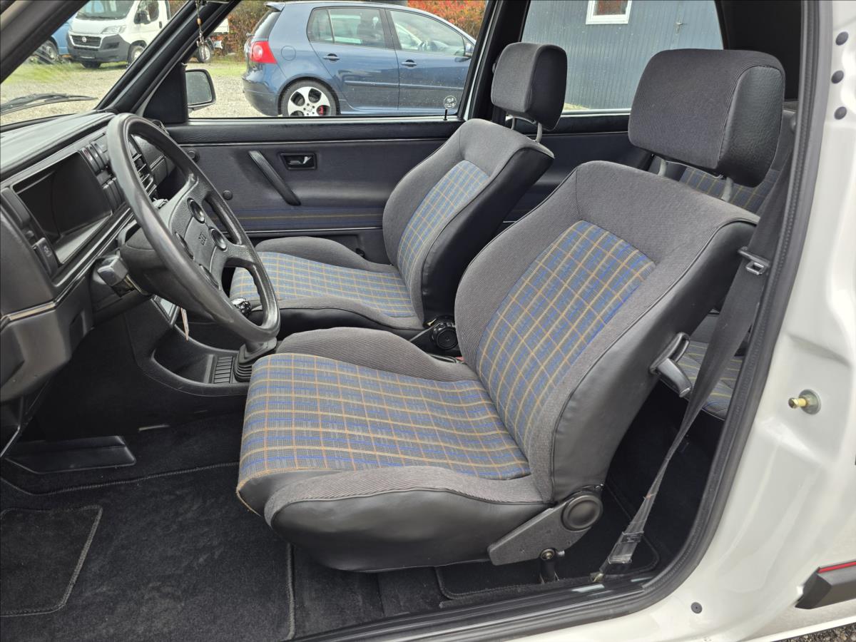 volkswagen-golf-1-8-gti-81kw-top-stav - 9