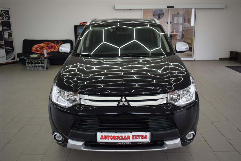 mitsubishi-outlander-2-2-di-d-4x4-intense-kamera - 1