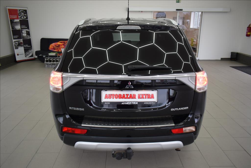 mitsubishi-outlander-2-2-di-d-4x4-intense-kamera - 7