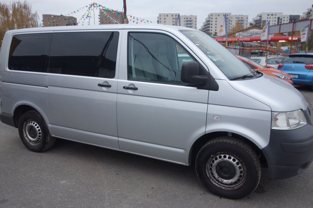 volkswagen-transporter-1-9tdi-75kw-9-mist-pekny - 4