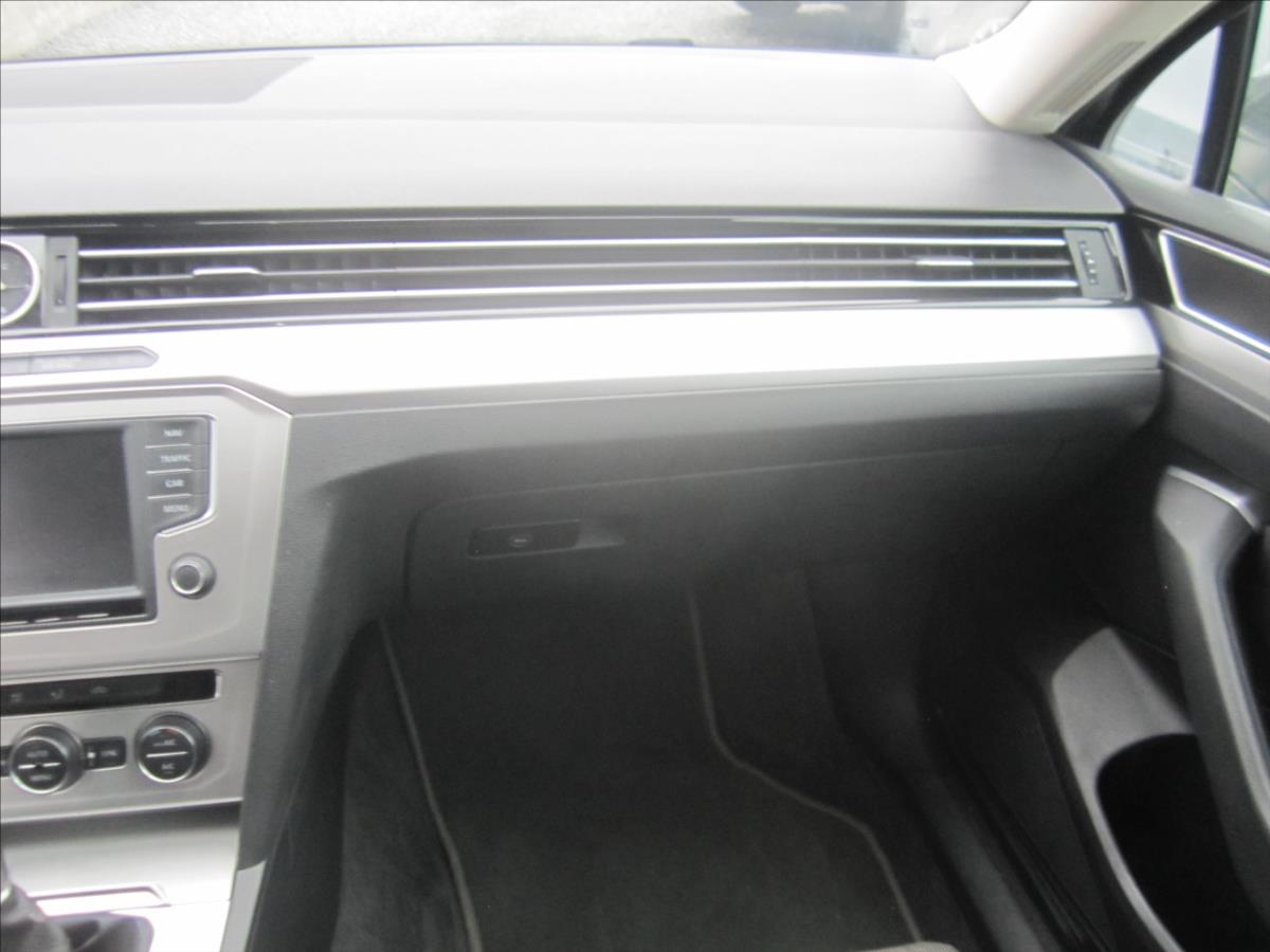 volkswagen-passat-variant-2-0tdi-bmt-comfort - 9