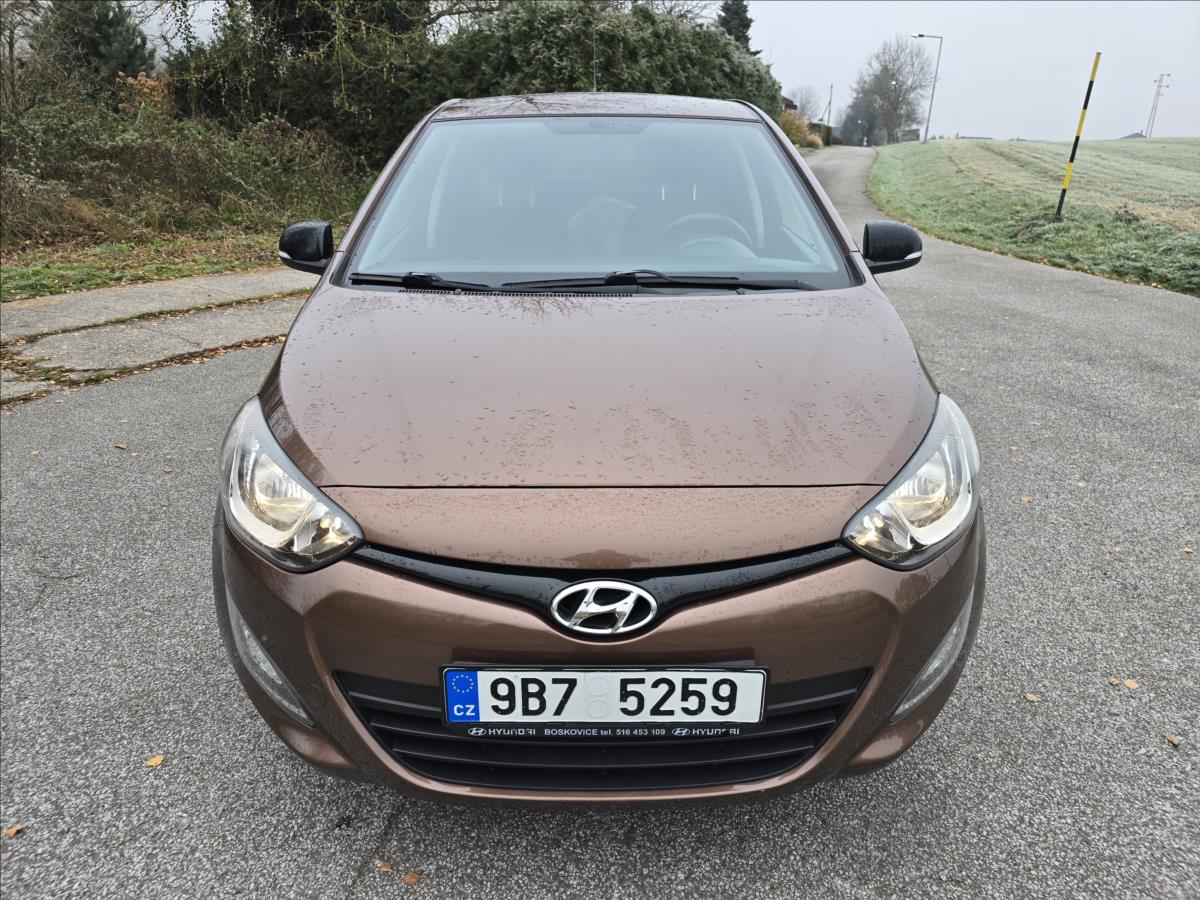 hyundai-i20-1-2-i-63kw-family-space - 1