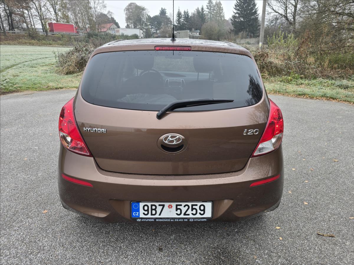 hyundai-i20-1-2-i-63kw-family-space - 4