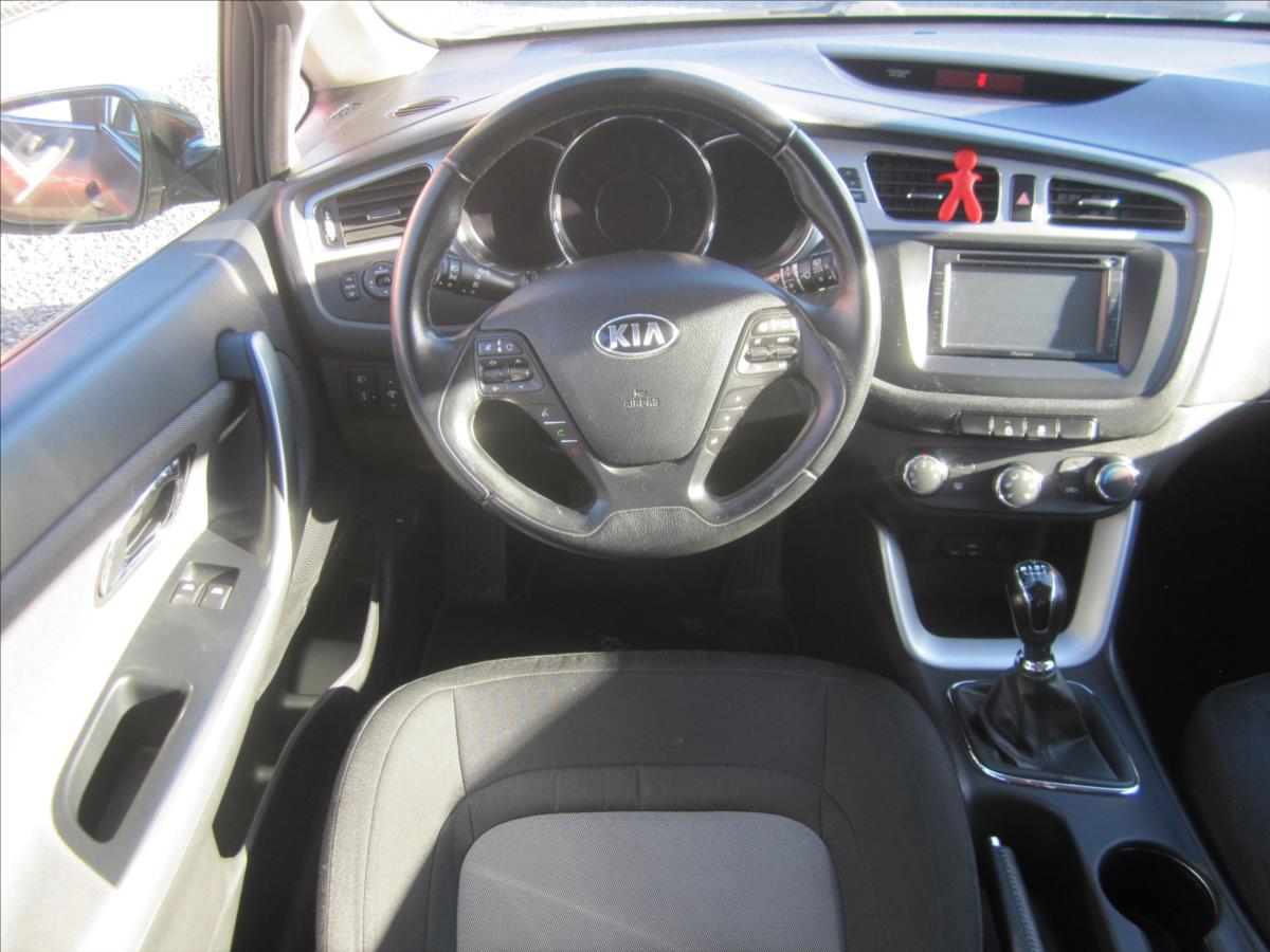 kia-ceed-sw-1-6gdi-klima - 9