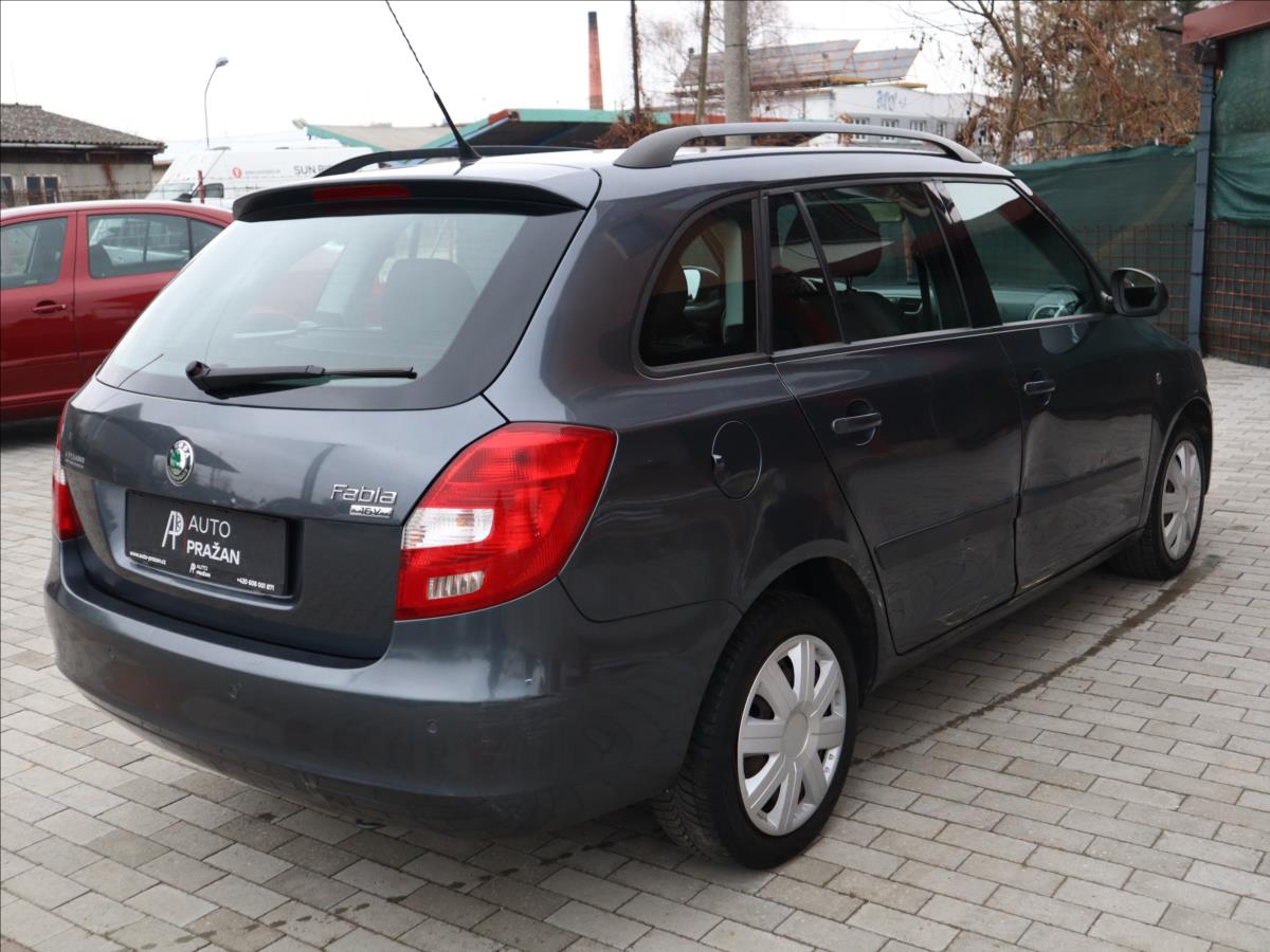 skoda-fabia-1-4-16v-ambiente-combi - 5