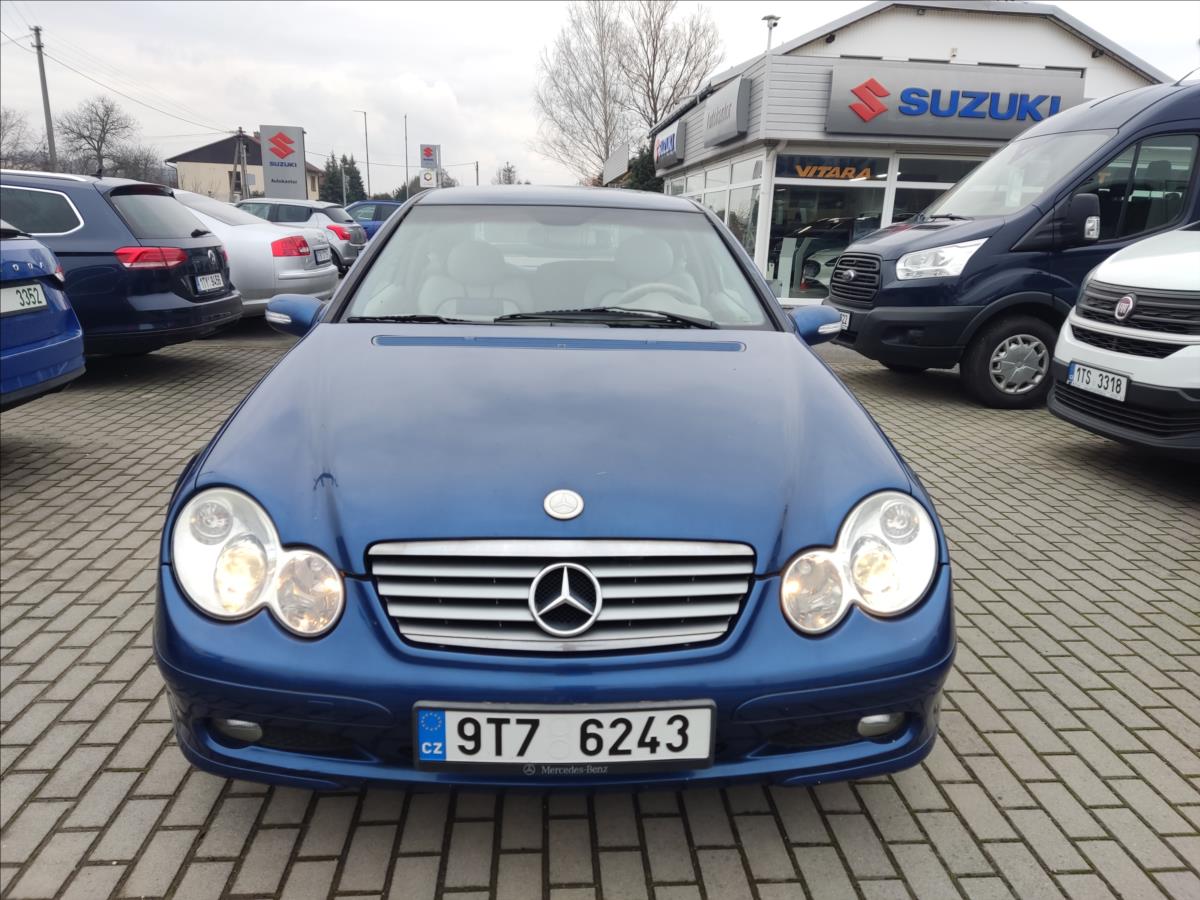 mercedes-benz-tridy-c-2-2-c-220-cdi-coupe - 4