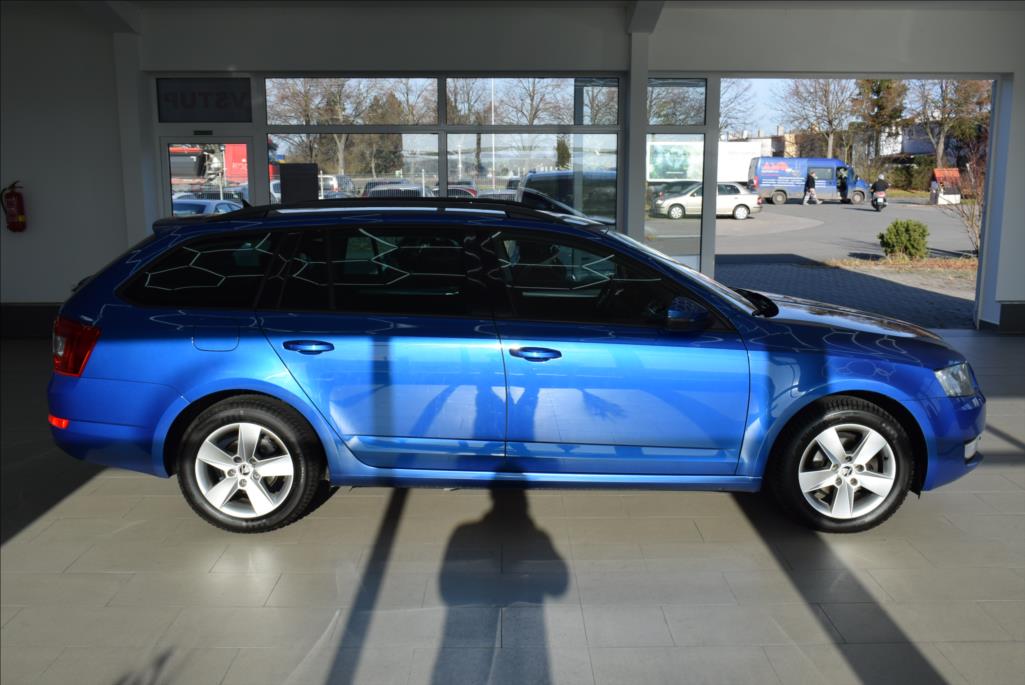 skoda-octavia-1-6-tdi-ambiente-plus-navi-dph - 3