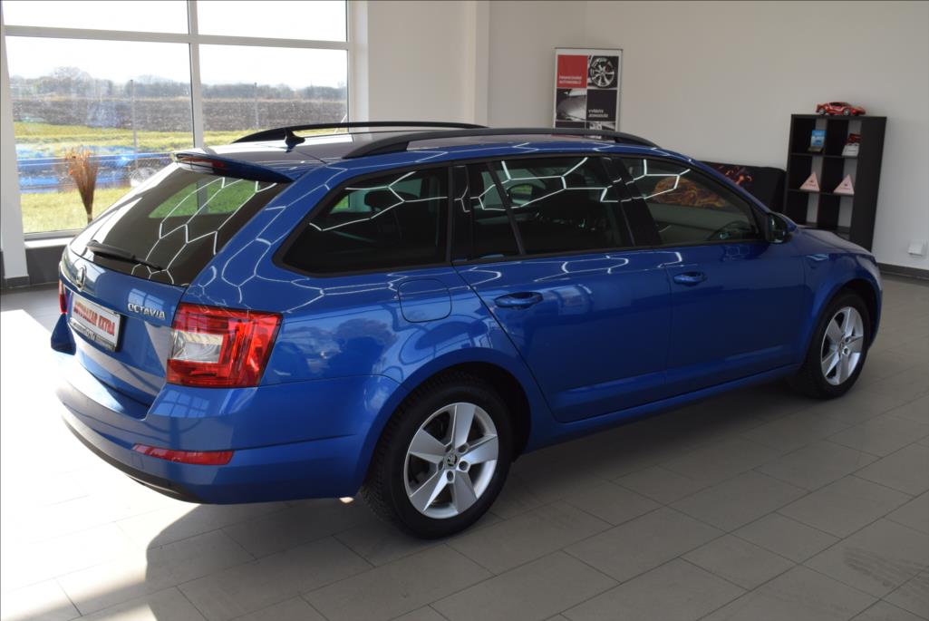 skoda-octavia-1-6-tdi-ambiente-plus-navi-dph - 5