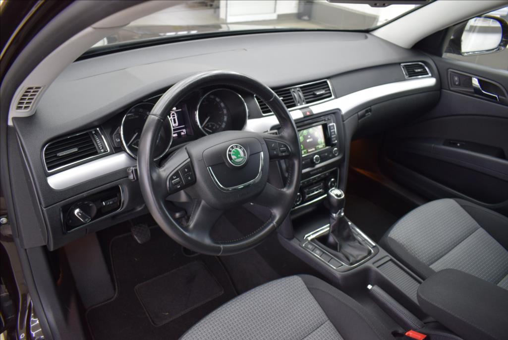 skoda-superb-2-0-cr-tdi-navi-digiklima - 8