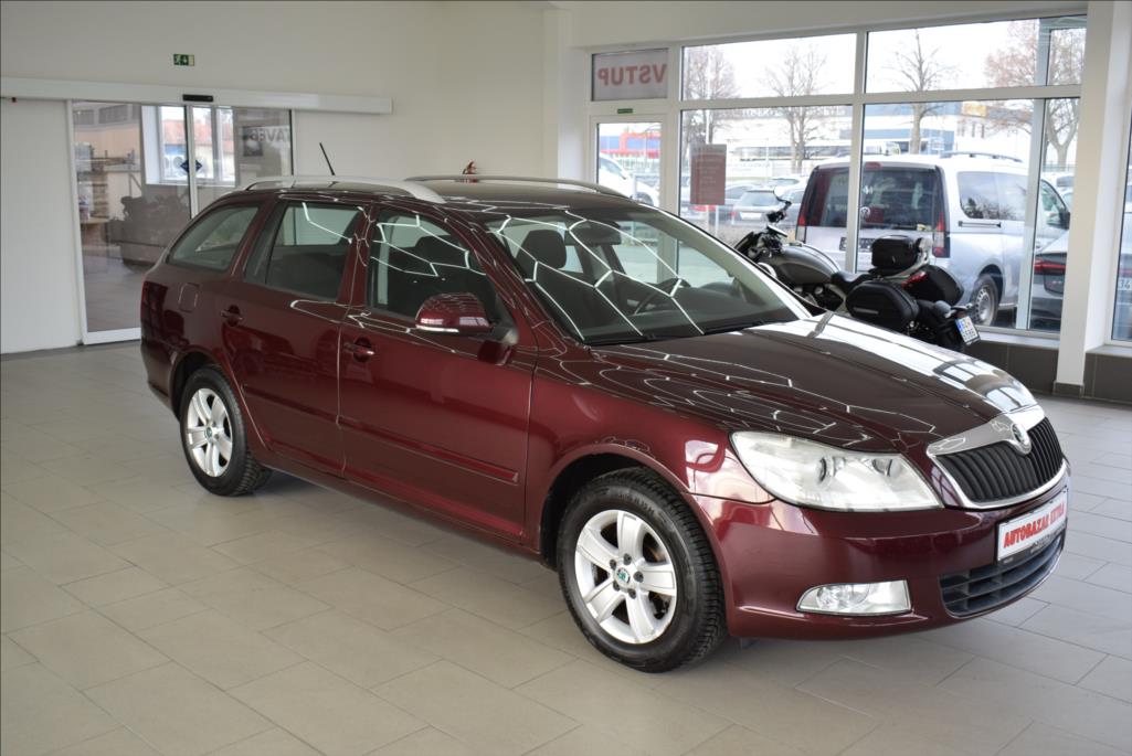 skoda-octavia-1-6-crtdi-1-maj-dvouz-klima - 2