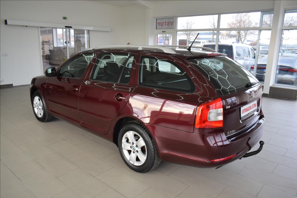 skoda-octavia-1-6-crtdi-1-maj-dvouz-klima - 7