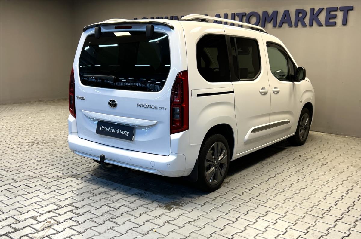 toyota-proace-city-verso-1-2-family-short - 1