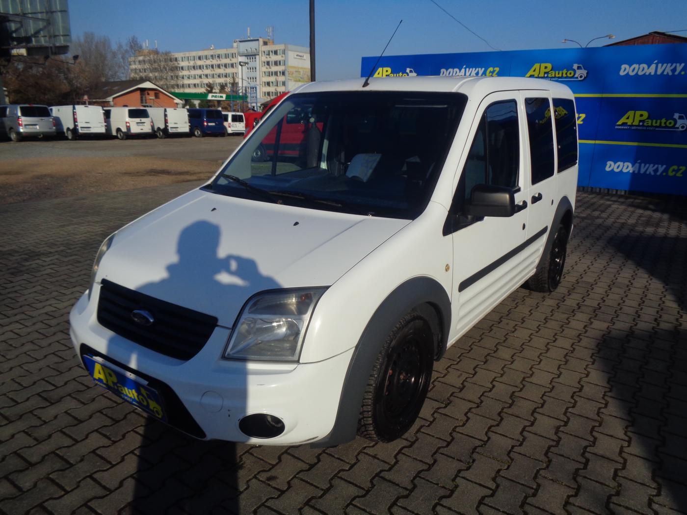 Ford Tourneo Connect 1,8 TDCI  5MÍST KLIMA SERVISKA