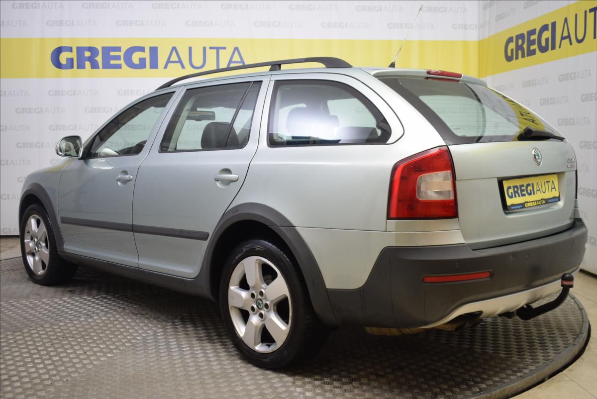 skoda-octavia-2-0-tdi-scout-super-stav - 4