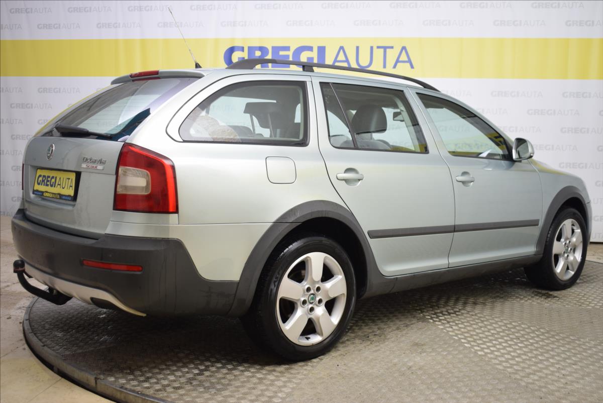 skoda-octavia-2-0-tdi-scout-super-stav - 5