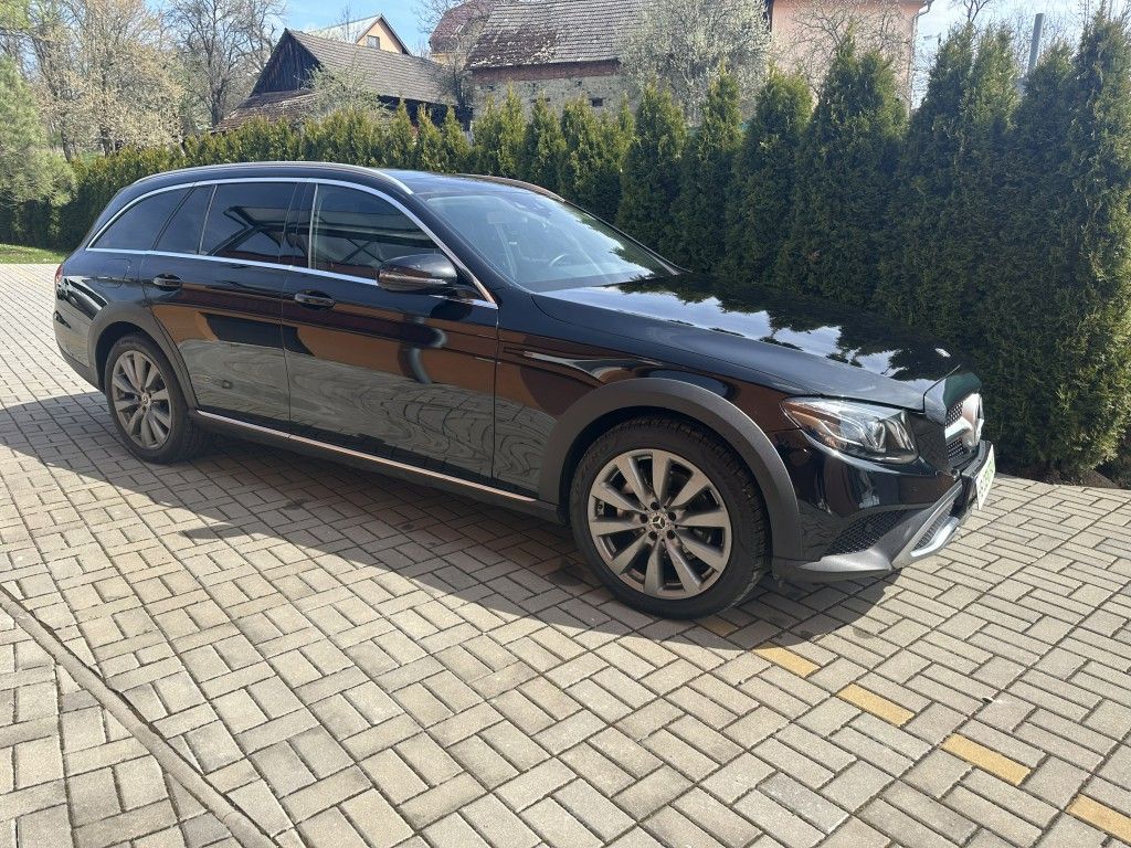 mercedes-benz-tridy-e-e-220d-4matic-all-terraint - 1