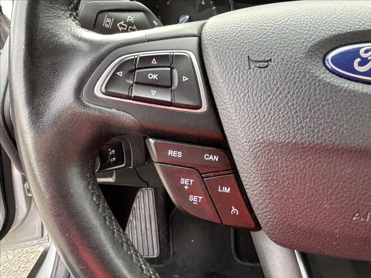 ford-focus-1-5-tdci-88kw-xenon-navi-vyhre - 7