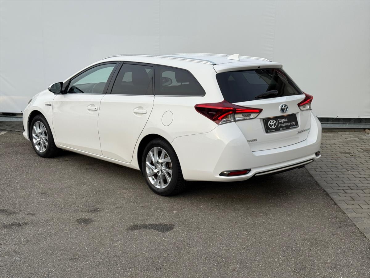 toyota-auris-1-8-active-trend - 3