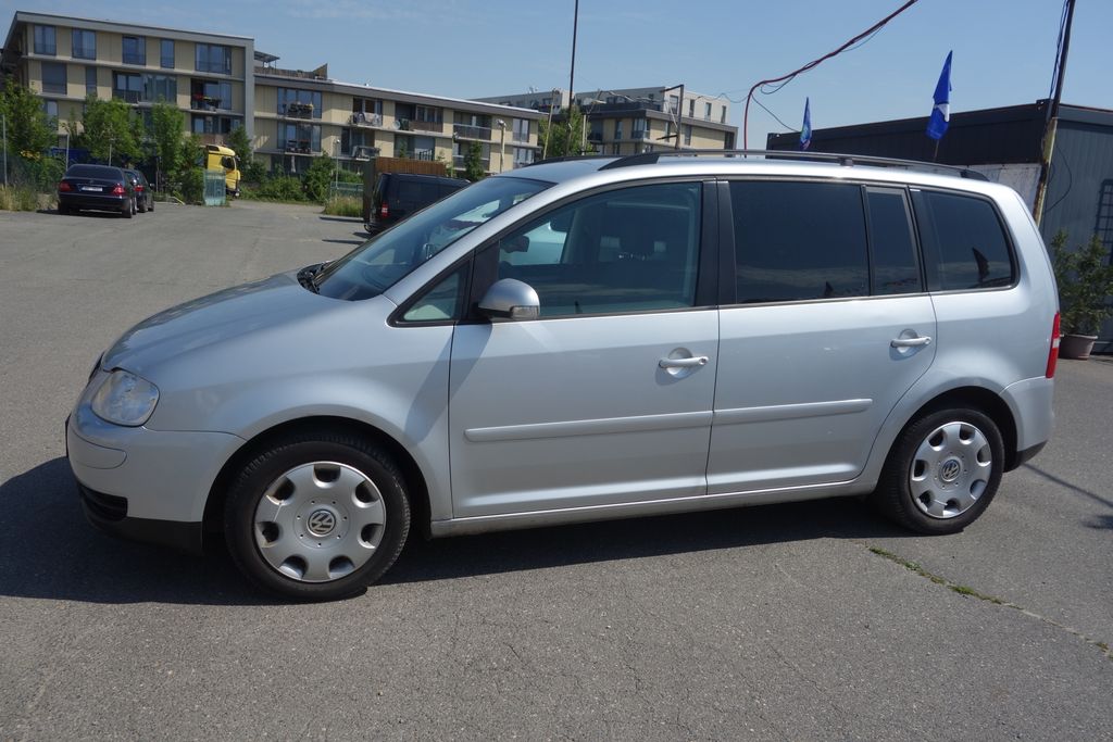 volkswagen-touran-1-6i-trendline - 3