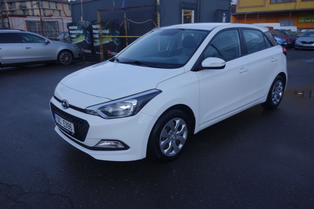 Hyundai i20 1,2i 55 kW 2 x kola!