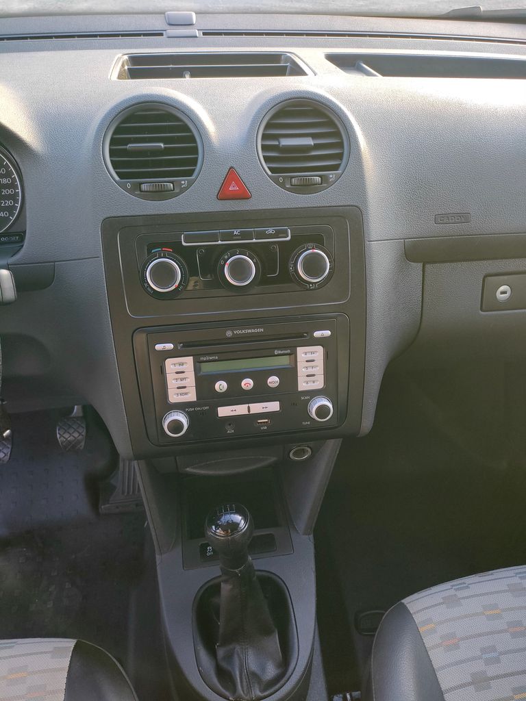 volkswagen-caddy-1-6-tdi-75kw-klima-handsfree - 4