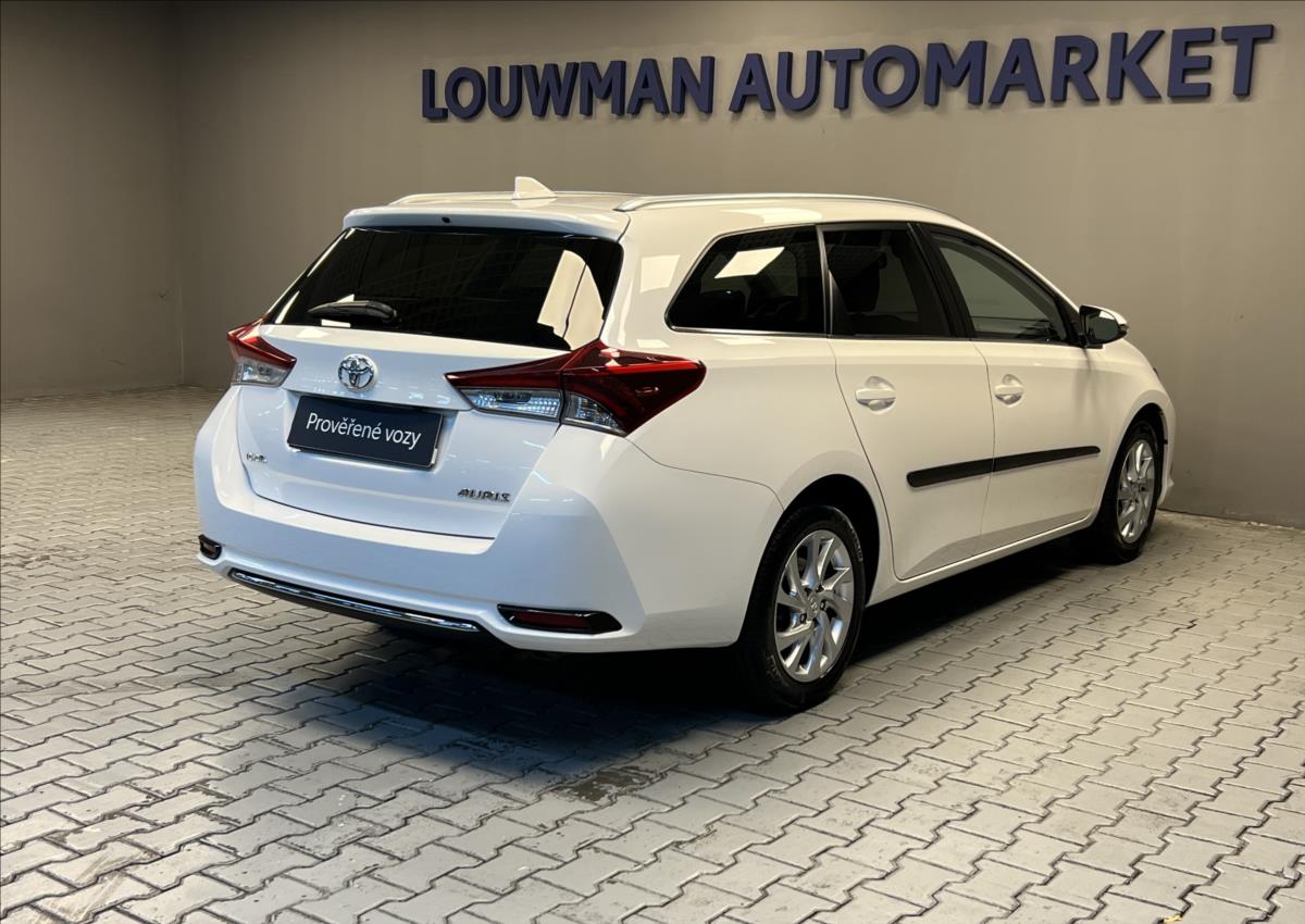 toyota-auris-1-6-active-trend-combi - 1