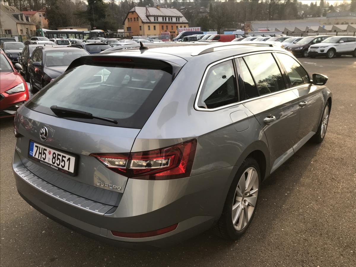 skoda-superb-2-0-tdi-110kw-style-combi-dsg - 4