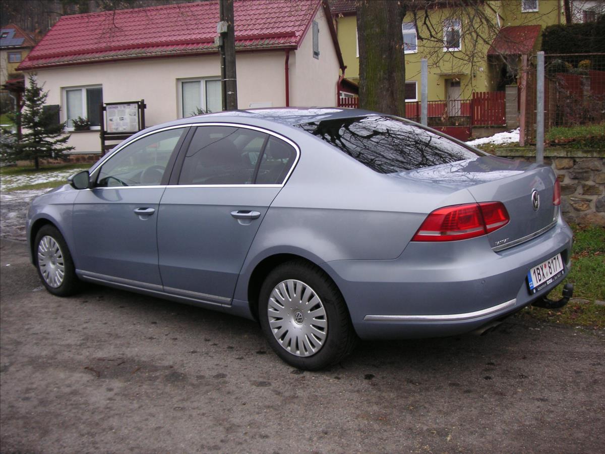 volkswagen-passat-2-0-tdi-125kw-highline-bmt - 4