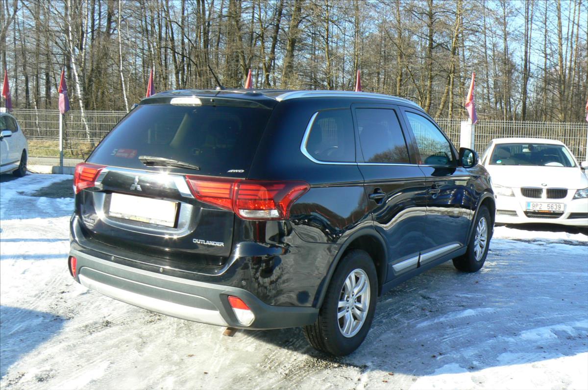 mitsubishi-outlander-2-3-intense-2-2-di-d-4wd - 4