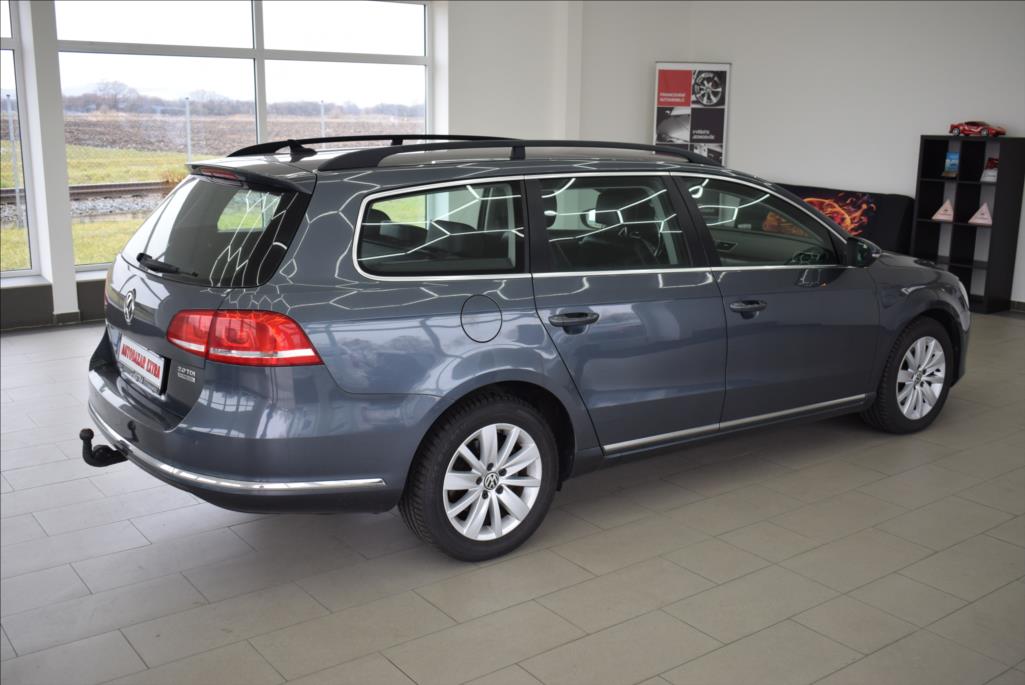 volkswagen-passat-2-0-tdi-comfortline-navi-tz - 5