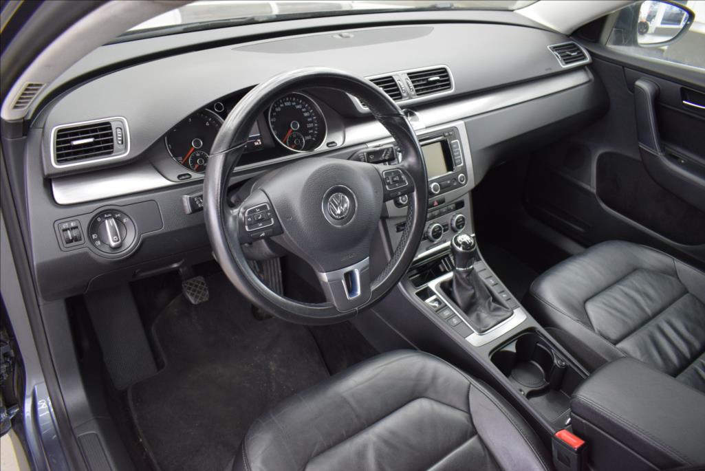 volkswagen-passat-2-0-tdi-comfortline-navi-tz - 8