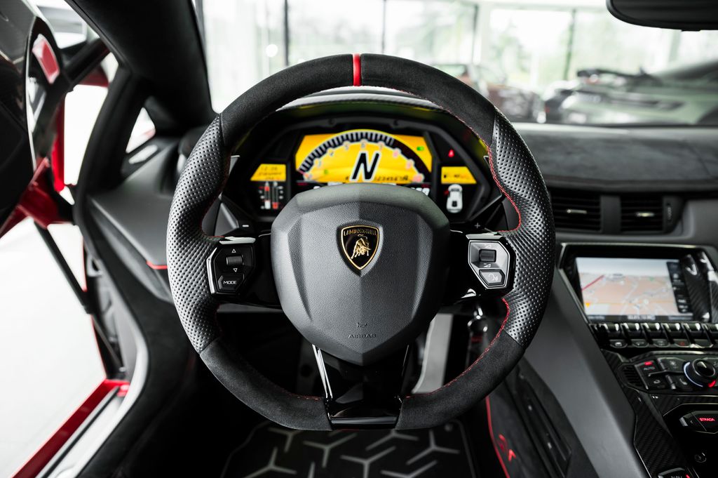 lamborghini-aventador-superveloce-coupe-1600-km - 5