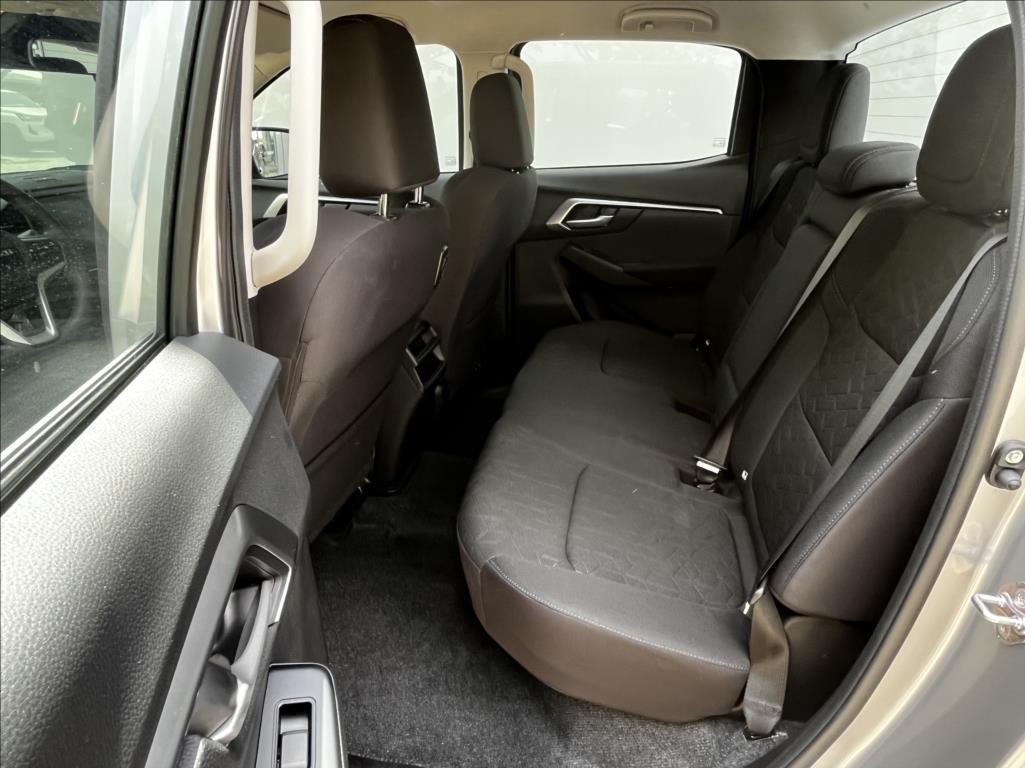 isuzu-d-max-1-9-double-cab-6a-t-ls-my25 - 9