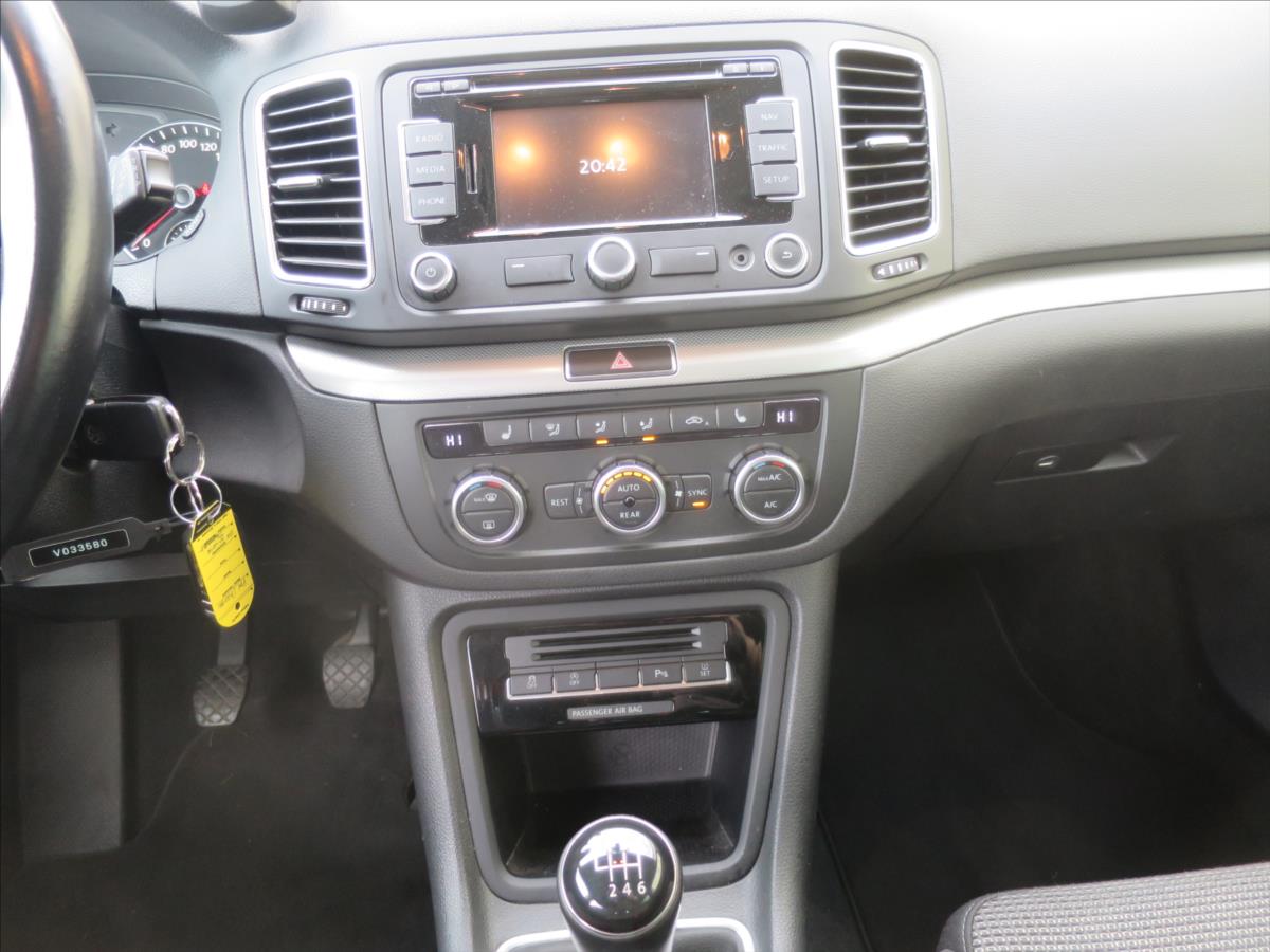 volkswagen-sharan-1-4-tsi - 8