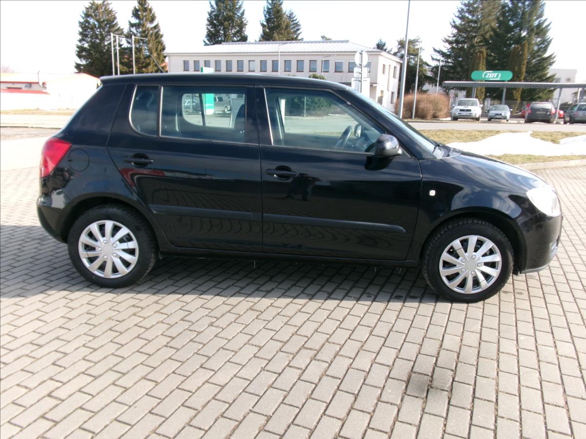 skoda-fabia-1-4-16v-sport-63kw - 4