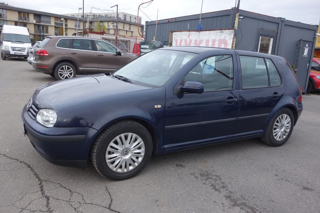 Volkswagen Golf 1.4 i 2xKOLA + 2xklíč !