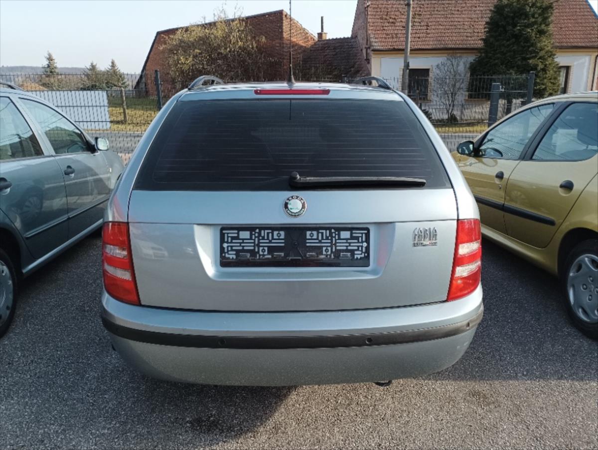 skoda-fabia-1-4-16v-comfort-combi - 4