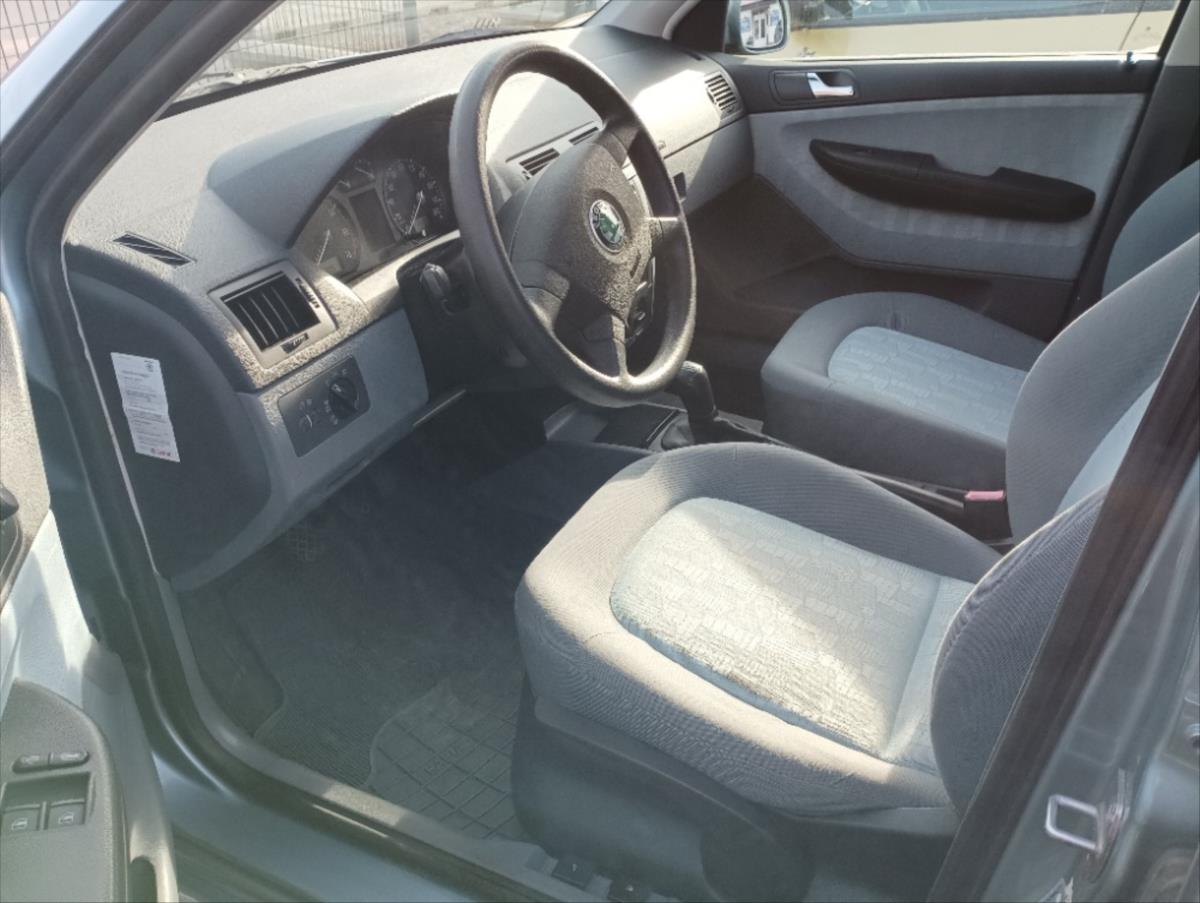 skoda-fabia-1-4-16v-comfort-combi - 5