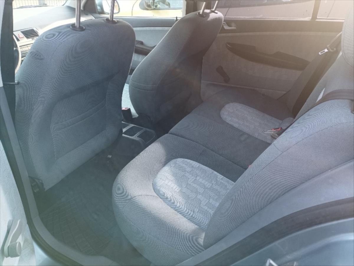 skoda-fabia-1-4-16v-comfort-combi - 6